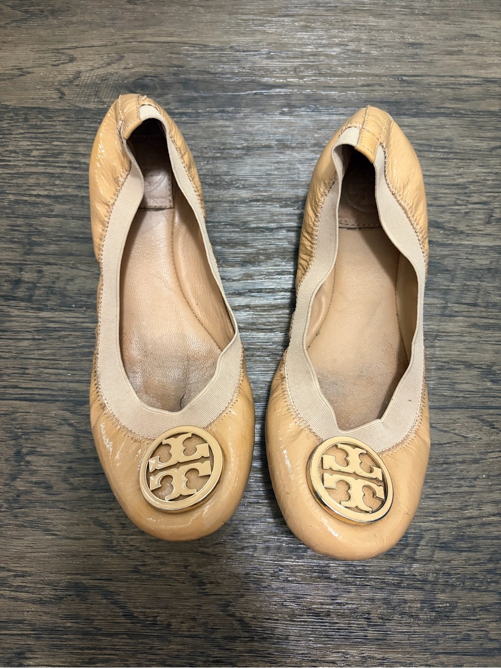 Tory Burch Beige Patent Leather Logo Ballet Flats